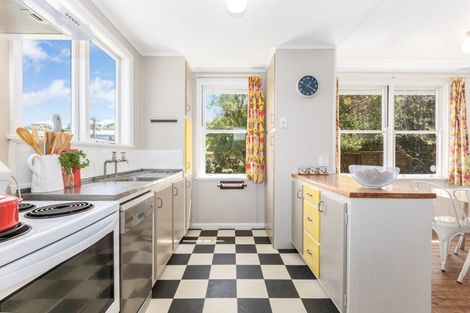 Photo of property in 105 Te Pene Avenue, Titahi Bay, Porirua, 5022