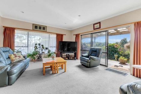 Photo of property in 27 Donnelly Street, Oakura, 4314