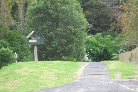 Photo of property in 15 West Lynn Road, Titirangi, Auckland, 0604