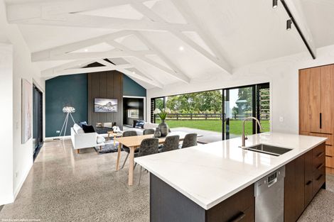 Photo of property in 35 Mike Smith Drive, Cambridge, 3434