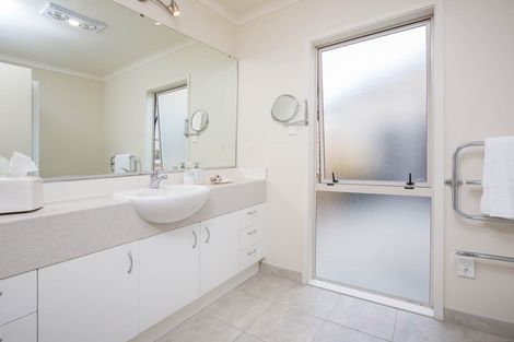 Photo of property in 4 Saltwood Street, Red Beach, 0932