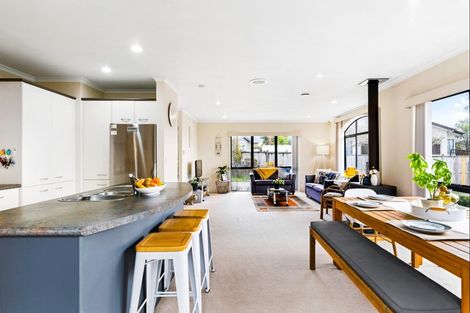 Photo of property in 8 Russett Grove, Henderson, Auckland, 0612