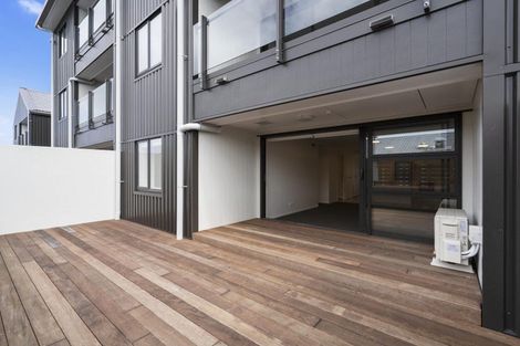 Photo of property in 1/4045f Great North Road, Glen Eden, Auckland, 0602