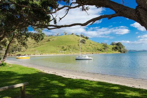 Photo of property in 10 Kookaburra Drive, Tawharanui Peninsula, Matakana, 0986