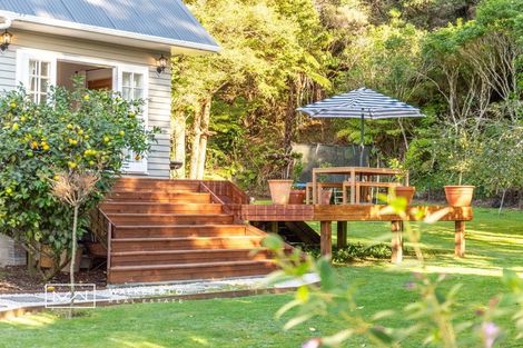 Photo of property in 4 Elmslie Road, Pinehaven, Upper Hutt, 5019