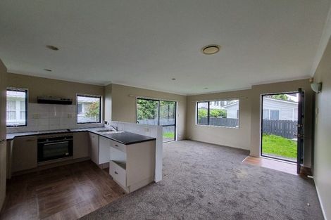 Photo of property in 100a Cobham Crescent, Kelston, Auckland, 0602