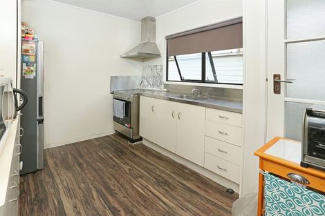 Photo of property in 4 Landsdale Place, Massey, Auckland, 0614