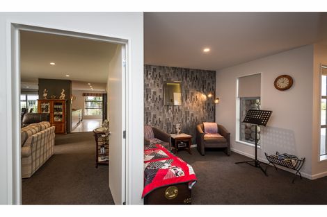 Photo of property in 43 Davaar Crescent, Broomfield, Christchurch, 8042