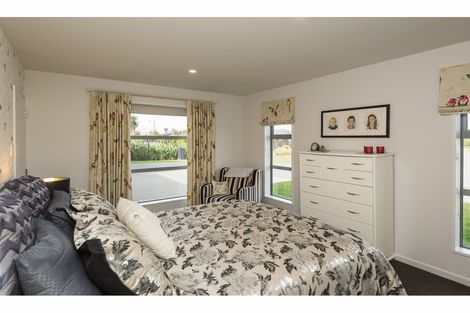 Photo of property in 43 Davaar Crescent, Broomfield, Christchurch, 8042