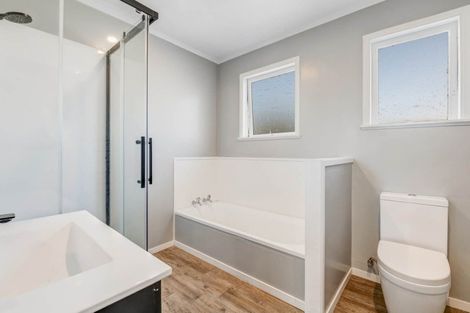 Photo of property in 245 Vipond Road, Stanmore Bay, Whangaparaoa, 0932