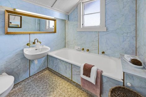 Photo of property in 4 Kitchener Terrace, Moturoa, New Plymouth, 4310