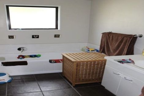 Photo of property in 37 Puriri Road, Pukekohe, 2120