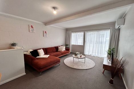 Photo of property in 15f1 Bloomsbury Grove, Newlands, Wellington, 6037