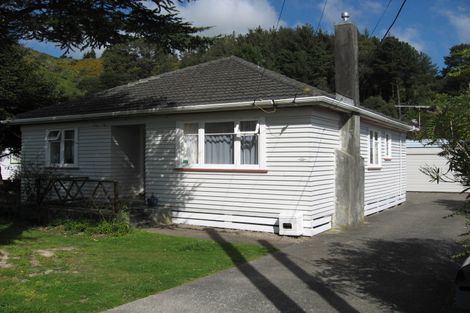 Photo of property in 18 Homedale Road, Wainuiomata, Lower Hutt, 5014