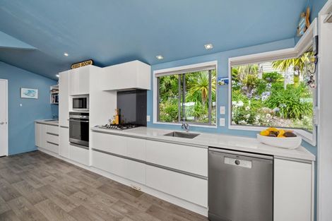 Photo of property in 104 Te Wahapu Road, Russell, 0272
