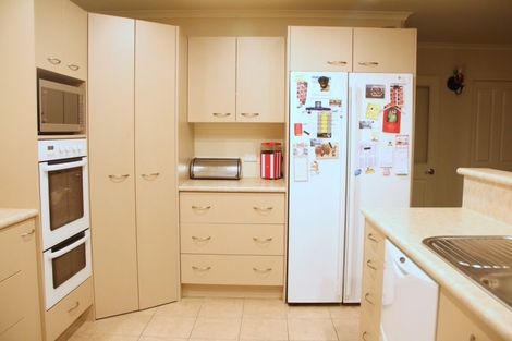 Photo of property in 11 Cascade Way, Paraparaumu, 5032