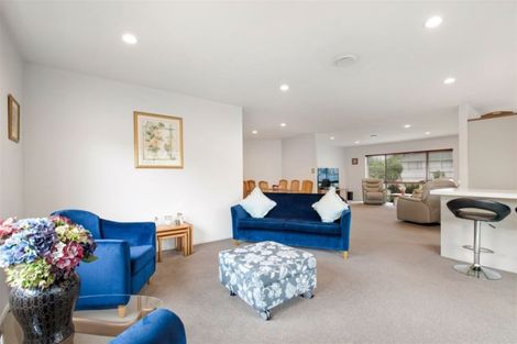Photo of property in 30 Hercules Drive, Henderson, Auckland, 0612