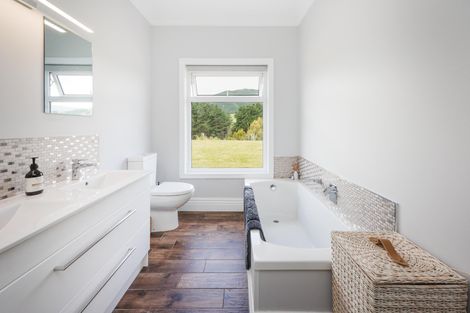 Photo of property in 52 Highland View Drive, Tokomaru, Palmerston North, 4474