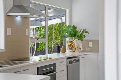 Photo of property in 7 Pureora Place, Clendon Park, Auckland, 2103