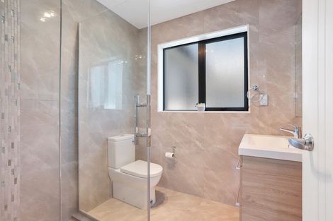 Photo of property in 9b Kingdale Road, Henderson, Auckland, 0610
