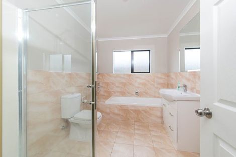 Photo of property in 20 Gordon Stanley Drive, Massey, Auckland, 0614