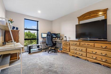 Photo of property in 25 Waitemata Drive, One Tree Point, 0118
