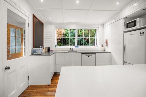 Photo of property in 18 Bracken Street, New Plymouth, 4310