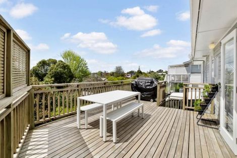 Photo of property in 4 Hatherlow Street, Glenfield, Auckland, 0629