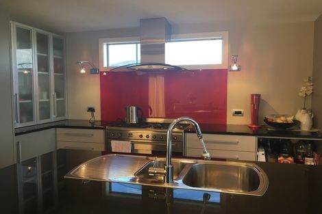 Photo of property in 58 Tamworth Crescent, Newlands, Wellington, 6037