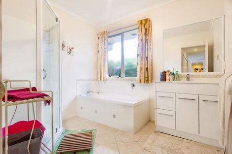 Photo of property in 157 Kilkenny Drive, East Tamaki Heights, Auckland, 2016