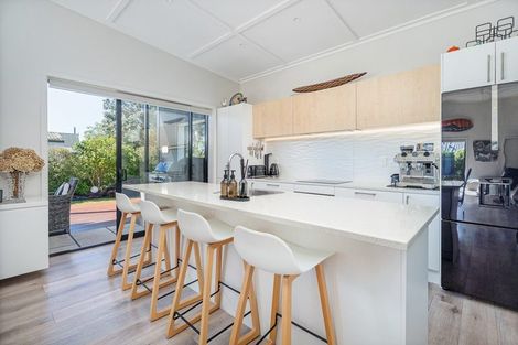 Photo of property in 10 Voyager Place, Cooks Beach, Whitianga, 3591