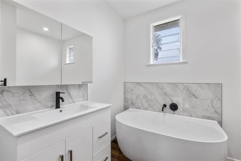 Photo of property in 70b Colwill Road, Massey, Auckland, 0614