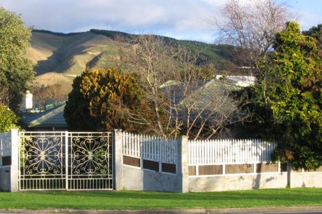 Photo of property in 2 Karu Crescent, Waikanae, 5036