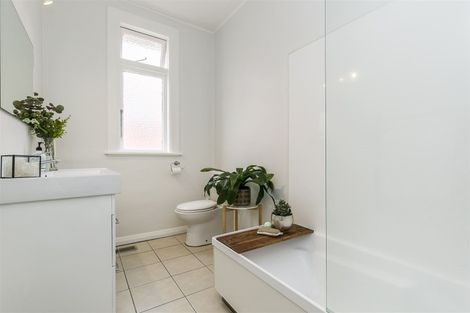 Photo of property in 8 Paisley Terrace, Karori, Wellington, 6012