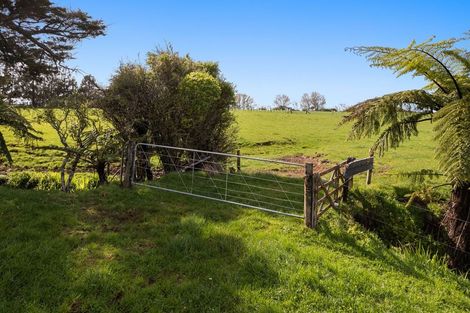 Photo of property in 1061 Carrington Road, Hurworth, New Plymouth, 4371
