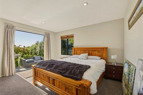 Photo of property in 31 Highcrest Heights, Westmorland, Christchurch, 8025
