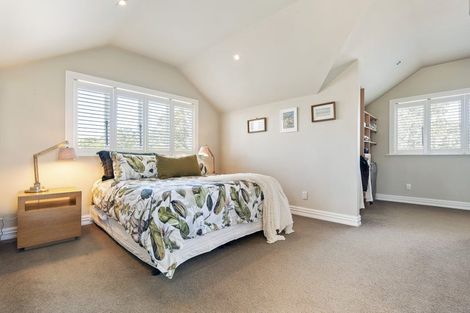 Photo of property in 46 Waterview Road, Stanley Point, Auckland, 0624