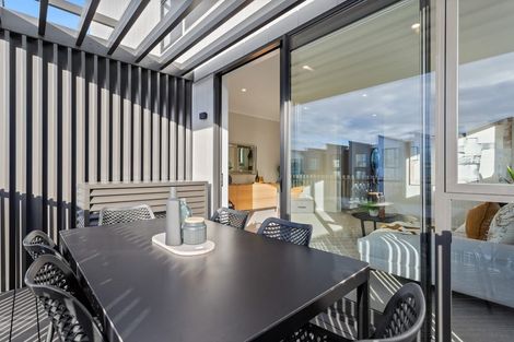 Photo of property in 2/1 Ko Roa Lane, Hobsonville, Auckland, 0616