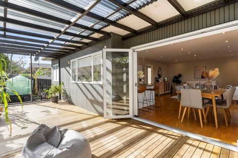 Photo of property in 52 Meadowvale Avenue, Forrest Hill, Auckland, 0620