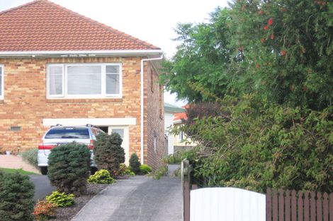 Photo of property in 5 Lavelle Road, Henderson, Auckland, 0612