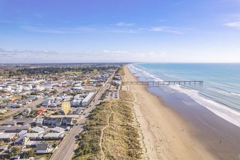 Photo of property in 243 Marine Parade, New Brighton, Christchurch, 8061