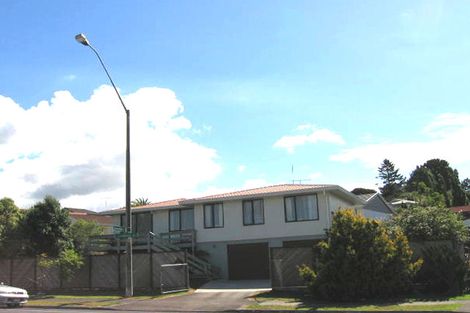 Photo of property in 2/45 Caribbean Drive, Unsworth Heights, Auckland, 0632