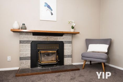 Photo of property in 8 Link Road, Newlands, Wellington, 6037