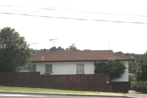 Photo of property in 2/375 Wairau Road, Totara Vale, Auckland, 0629