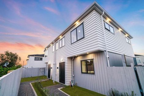 Photo of property in 2/7 Gambare Place, Wattle Downs, Auckland, 2103