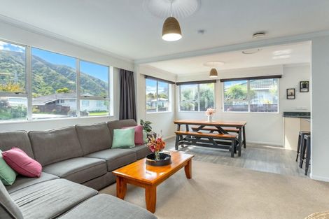 Photo of property in 14 Harvard Grove, Totara Park, Upper Hutt, 5018
