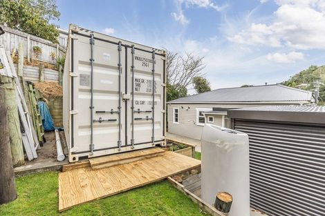 Photo of property in 112b Newlands Road, Newlands, Wellington, 6037