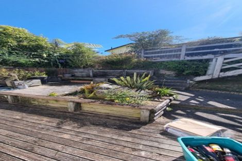 Photo of property in 29f2 Cheltenham Terrace, Newlands, Wellington, 6037