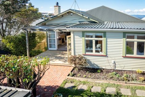 Photo of property in 97 Creswick Terrace, Northland, Wellington, 6012