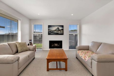Photo of property in 1 Corsica Court, Fitzherbert, Palmerston North, 4410